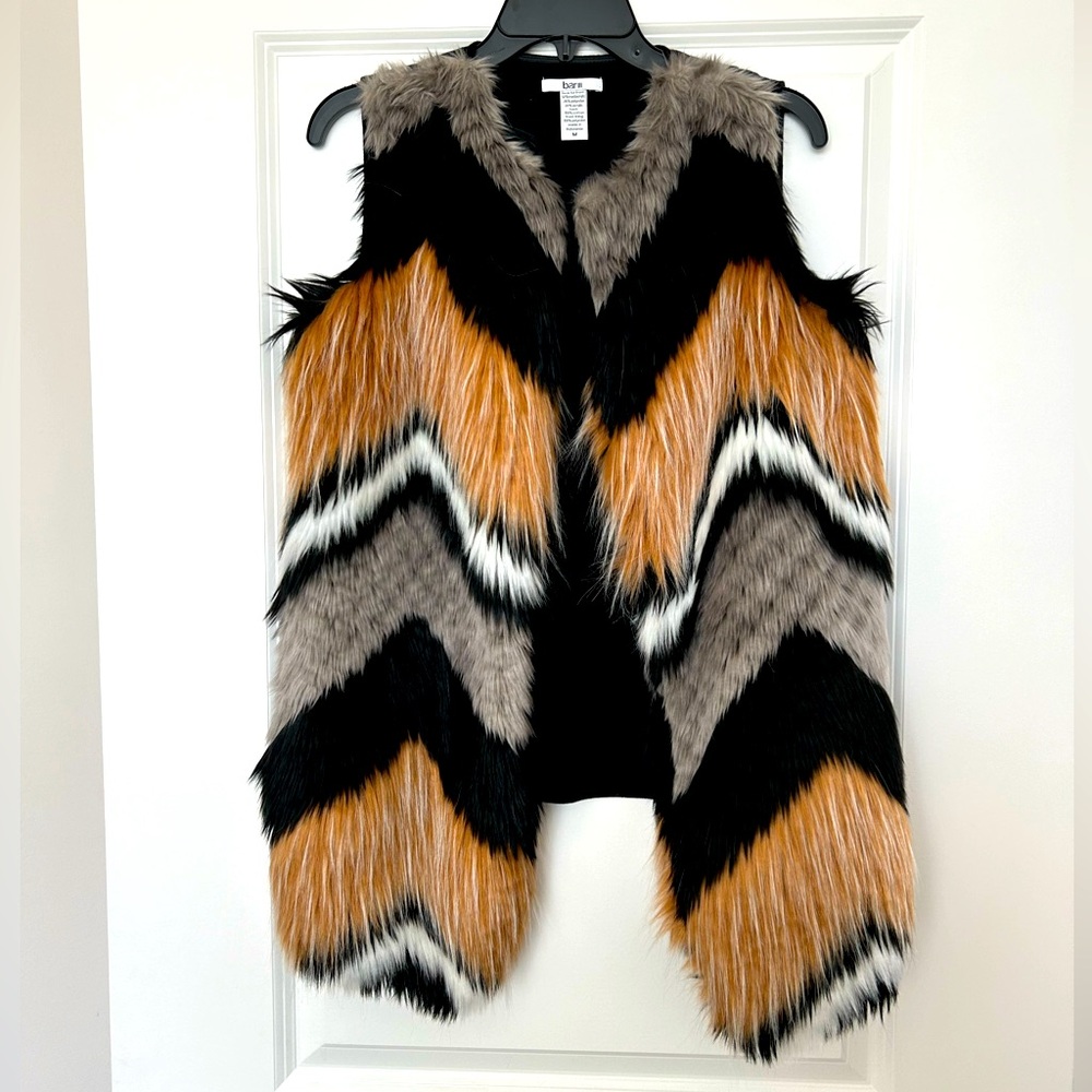NWT Women’s Bar III Faux Fur Vest - Size M